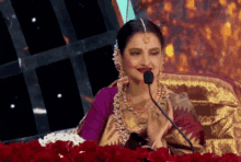Rekha Rekhaji Bhanurekha Bollywood Indian Idol GIF - Rekha Rekhaji Bhanurekha Bollywood Indian Idol GIFs