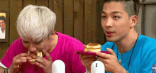 빅뱅 미국 냄새 GIF - Big Bang Eating Happy Together GIFs