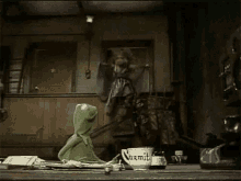 Sneakattack Kermit GIF - Sneakattack Kermit Misspiggy GIFs