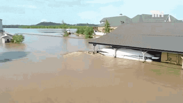 North East भारत में बाढ़ का कहर, तीस्ता और ब्रह्मपुत्र नदियों का जलस्तर खतरे के पार 8 Flood This Is Happening Gif - Flood This Is Happening Disaster - Discover &Amp; Share Gifs