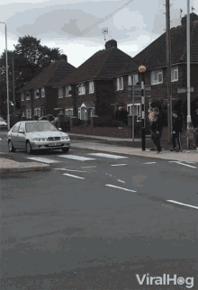Viralhog Lol GIF - Viralhog Lol Crossing The Street GIFs