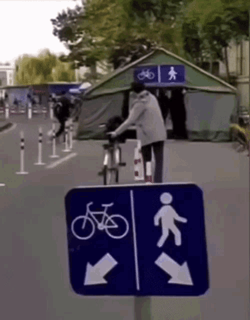 bike-tent-funny-walk.gif