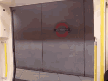 London Underground S Stock GIF - London Underground S Stock Door Close GIFs