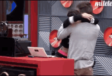 Repuladelmute Hugging GIF - Repuladelmute Hugging Couple GIFs