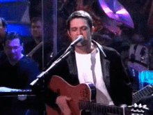 Alejandro Sanz Cantando GIF