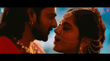 प्रेमी, युगल, रूमानी, प्यारी जोड़ी, हॉट GIF - Bollywood Kiss Love GIFs