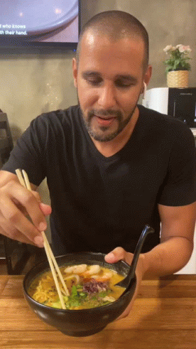 熱騰騰的麵體、誰能輕易說不