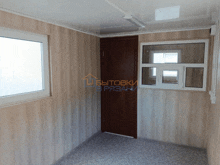a room with a door and a window has a sign on the wall that says " ubytoвки "