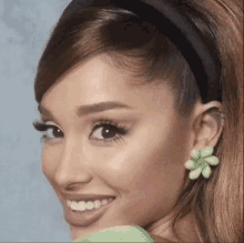 Ariana Ariana Grande GIF - Ariana Ariana Grande Bats Eyelashes Blank Stare GIFs