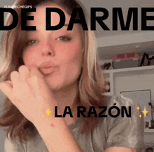 a woman with the words de darme la razon written above her