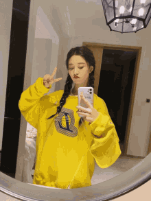 Xu Yiyang Yiyang GIF - Xu Yiyang Yiyang Mirror Selfie GIFs