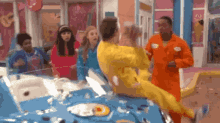 The Fresh Beat Band Twist Throws A Pie In Shouts Face GIF - The Fresh Beat Band Twist Throws A Pie In Shouts Face Justice For Shout GIFs
