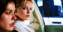 2days In The Valley Charlize Theron GIF - 2days In The Valley Charlize Theron Teri Hatcher GIFs