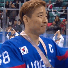 Showing My Medal South Korea GIF - Showing My Medal South Korea Pyeongchang2018olympic Winter Games GIFs