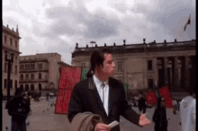 John Travolta En La Plaza De Bolivar GIF