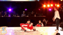 Break Dancing Battle GIF - Break Dancing Battle Head Stand GIFs