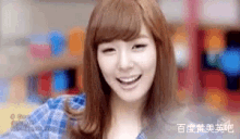 a woman is smiling in a blurry photo with chinese writing on the bottom