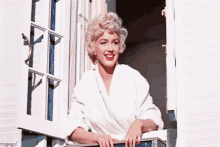 Marilyn Monroe Wave GIF - Marilyn Monroe Wave Hi GIFs
