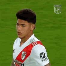 Looking Around Jorge Carrascal GIF - Looking Around Jorge Carrascal Club Atlético River Plate GIFs