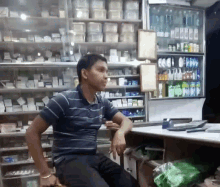 2guys Hand Over The Reciept GIF - 2guys Hand Over The Reciept Shop GIFs