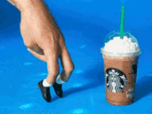 Frappuccino Starbucks GIF - Frappuccino Starbucks Chillin GIFs