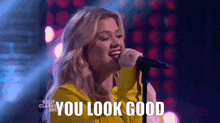 Kelly Clarkson Kelly Clarkson Show GIF - Kelly Clarkson Kelly Clarkson Show You Look Good GIFs