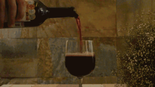 В душе вопросов омут бокал вина. Гифка наливает вино. Gif наливают вино. Вино наливают в бокал гифка. Вино анимация.