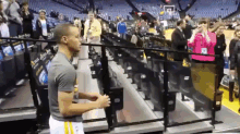 Steph From The Hallway GIF - Stephen Curry Hallway Shot GIFs
