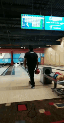 Hetik Bowling GIF - Hetik Bowling Strike GIFs