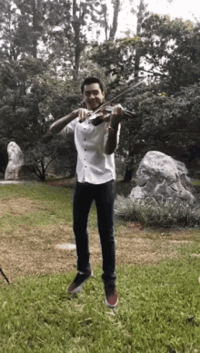 Violin Violinist GIF - Violin Violinist Jumping GIFs