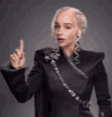 Emilia Clarke Hold On GIF - Emilia Clarke Hold On Gameofthrones GIFs