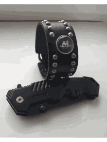 Chill Out Entertainment Bracelet GIF - Chill Out Entertainment Bracelet Knife GIFs