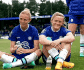 erin cuthbert sophie ingle thumbs up two thumbs up chelsea women