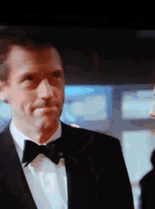 Oui Yes GIF - Oui Yes Hugh Laurie GIFs