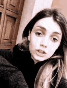Giulia Guerrini Selfie GIF - Giulia Guerrini Selfie Walking GIFs