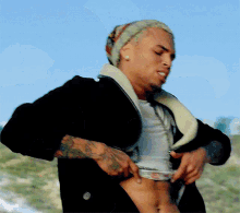 chris brown strip abs handsome