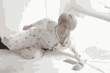 Renjun Bed GIF - Renjun Bed Nct GIFs