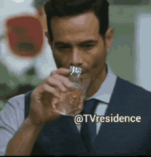 Quien Tvresidence GIF - Quien Tvresidence Drinking GIFs