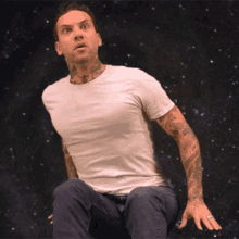 Scared Small Hands GIF - Scared Small Hands Aaron Thompson GIFs