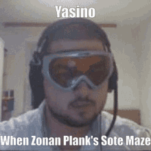 Yasino Zonan GIF - Yasino Zonan Headphones GIFs
