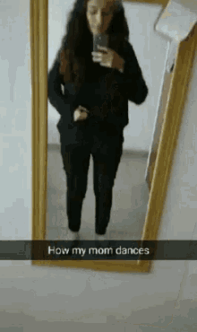 Savage Queen How My Mom Dances GIF - Savage Queen How My Mom Dances GIFs