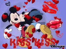 Mickey Kissing GIF - Mickey Kissing Minnie GIFs