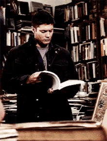 Reading Dean Winchester GIF - Reading Dean Winchester Library GIFs