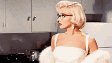 How To Marry A Millionaire Marilyn Monroe GIF - How To Marry A Millionaire Marilyn Monroe Pola Debevoise GIFs