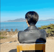 Juyeon Sitting GIF - Juyeon Sitting Universe GIFs