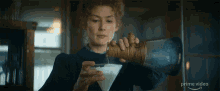 pour rosamund pike marie curie radioactive amazon