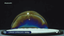 a screen shows a soap bubble and the words camara superlenta 1500fps at the bottom