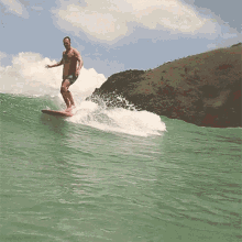 Surfando Flamboiar GIF - Surfando Flamboiar Surfista No Mar GIFs