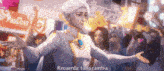 a cartoon character is standing in front of a crowd with his arms outstretched and says recuerdo : todo cambia .