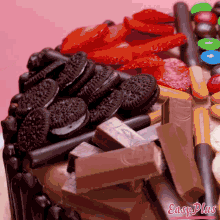 a cake with oreos and m & m 's on it and easy plus written on the bottom